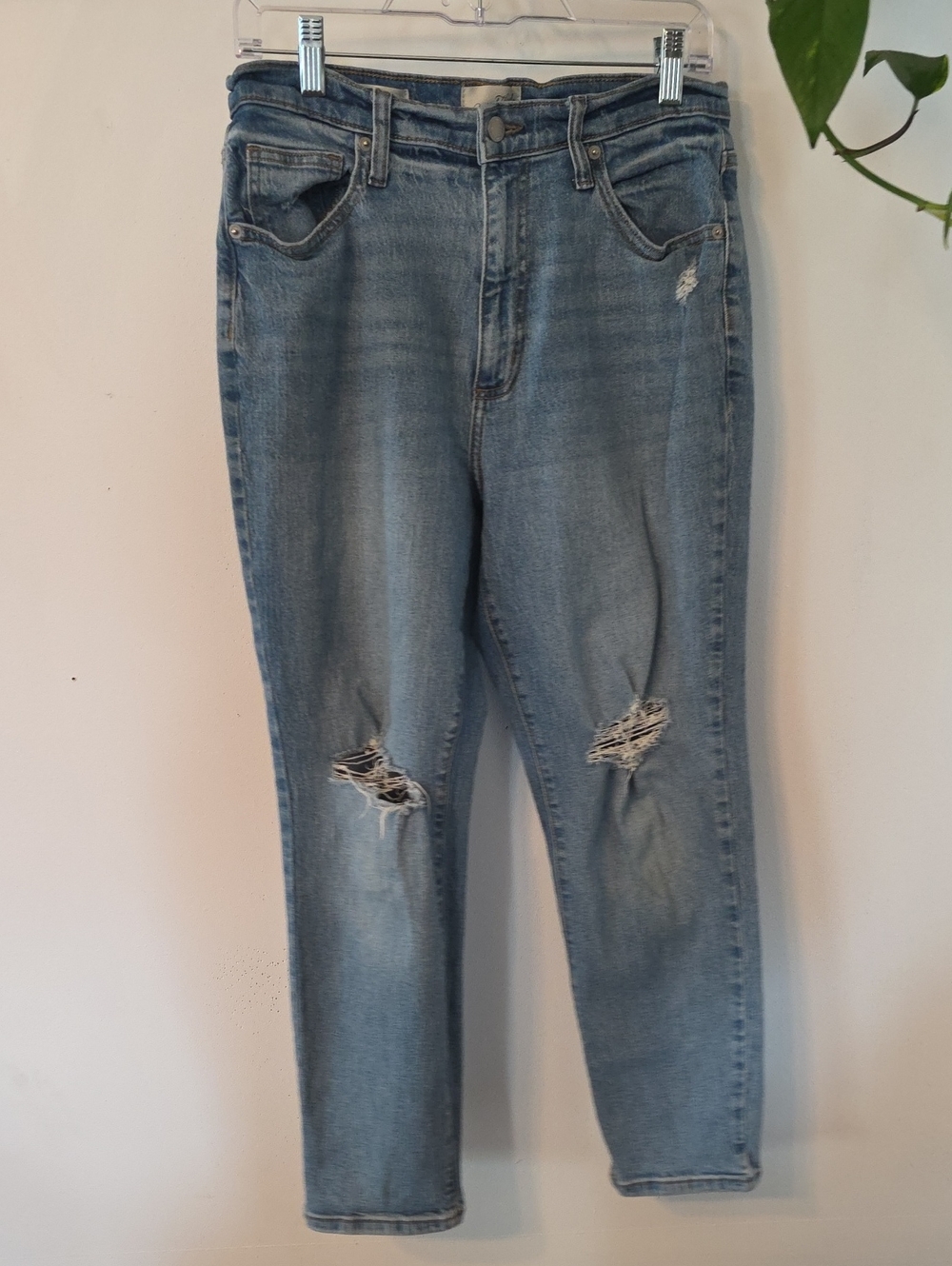 Universal Thread Light Blue Distressed Jeans - Picture 1 of 4